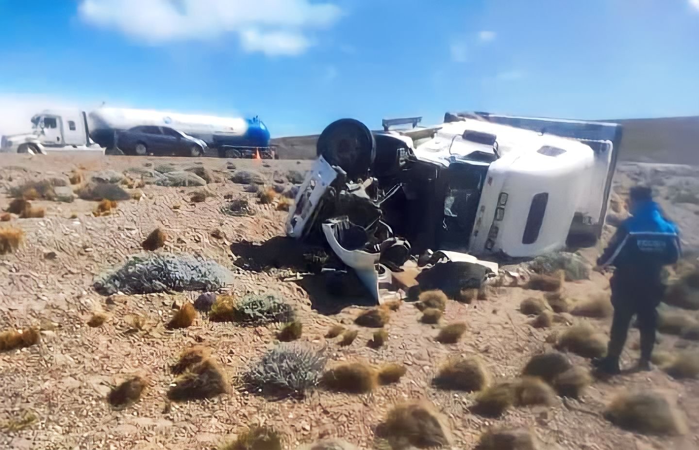 Por el intenso viento volcaron 2 camiones sobre Ruta 40